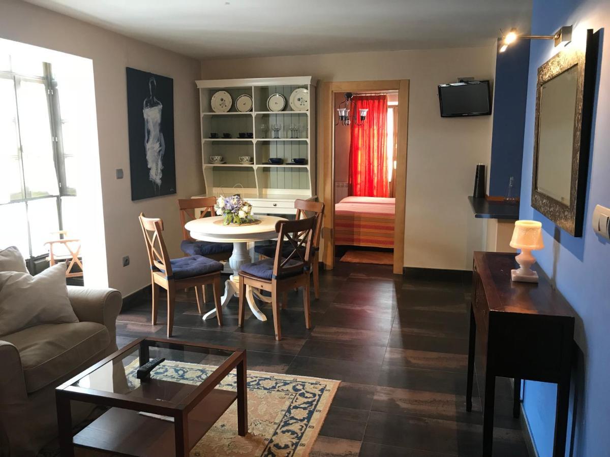 Apartamentos Ebro เรย์โนซา ภายนอก รูปภาพ