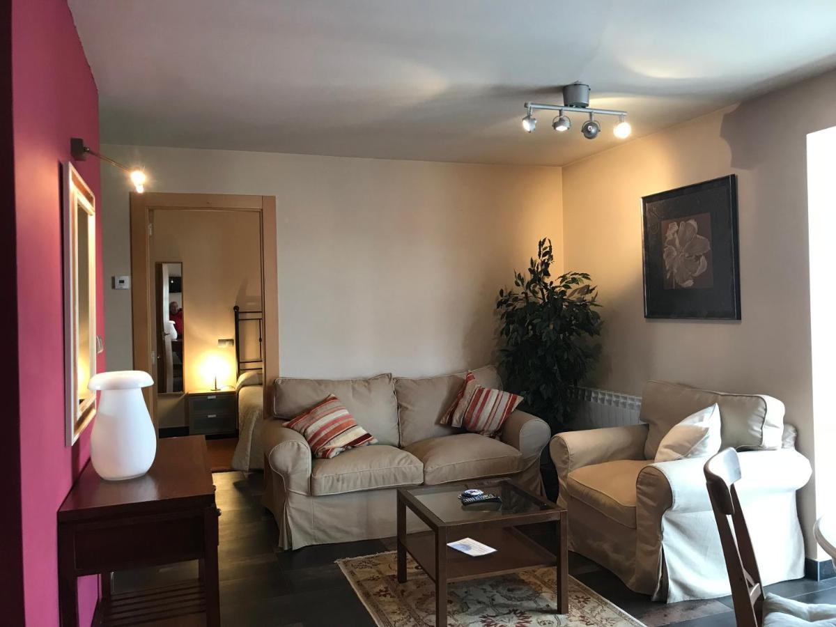 Apartamentos Ebro เรย์โนซา ภายนอก รูปภาพ