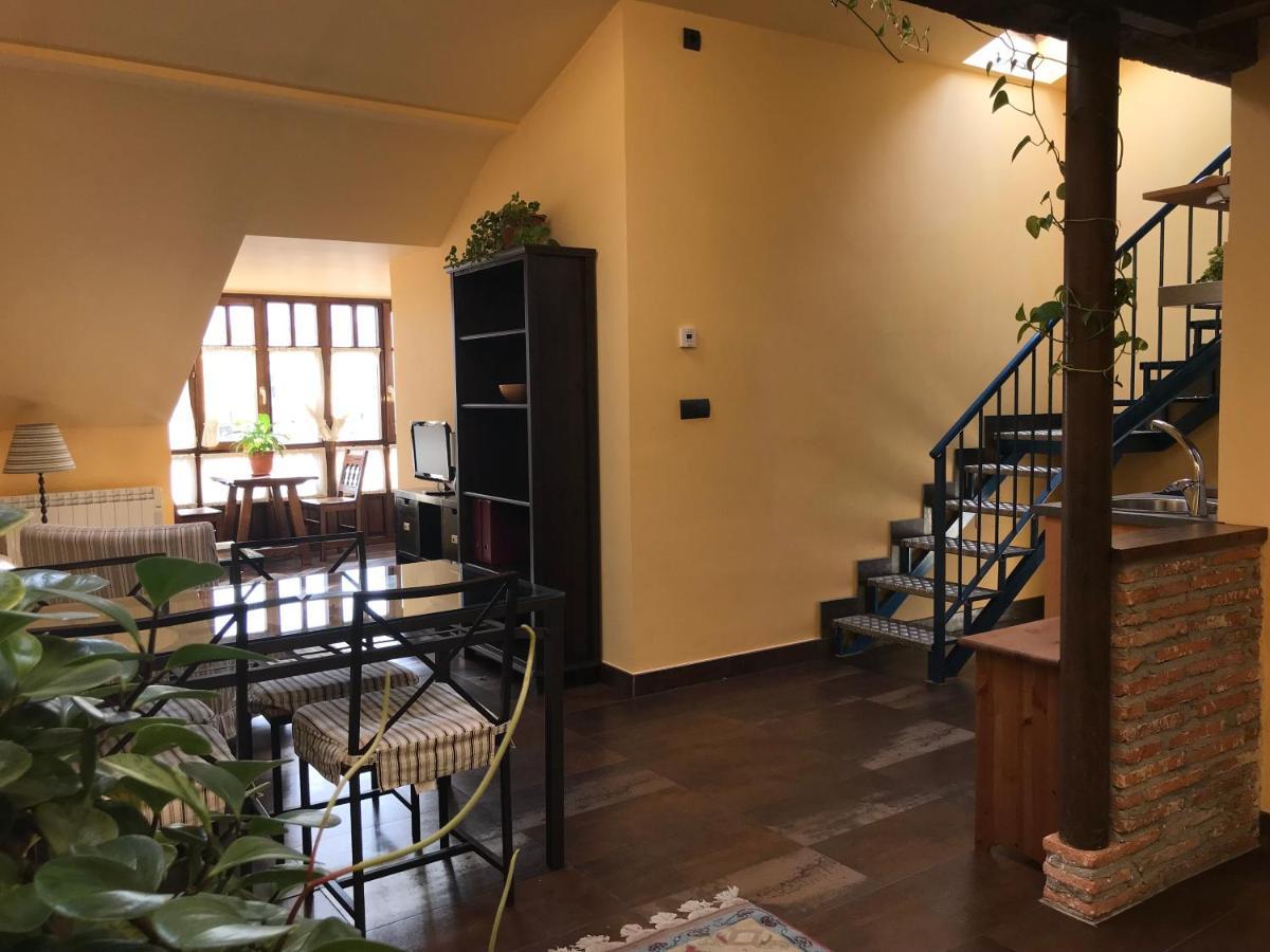 Apartamentos Ebro เรย์โนซา ภายนอก รูปภาพ