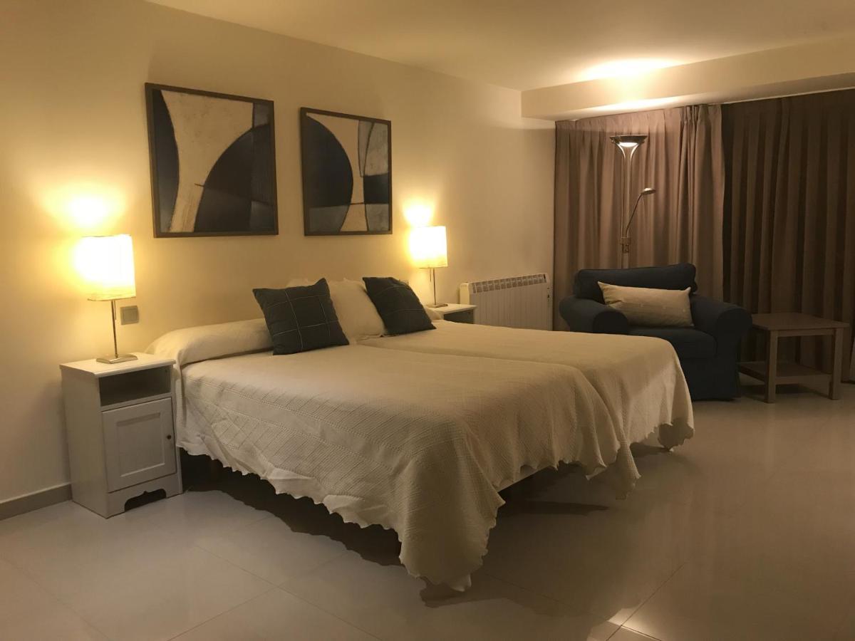 Apartamentos Ebro เรย์โนซา ภายนอก รูปภาพ