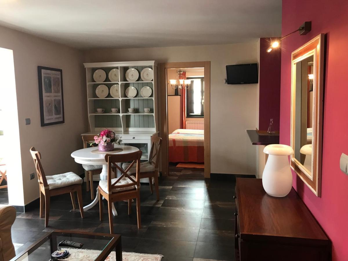 Apartamentos Ebro เรย์โนซา ภายนอก รูปภาพ