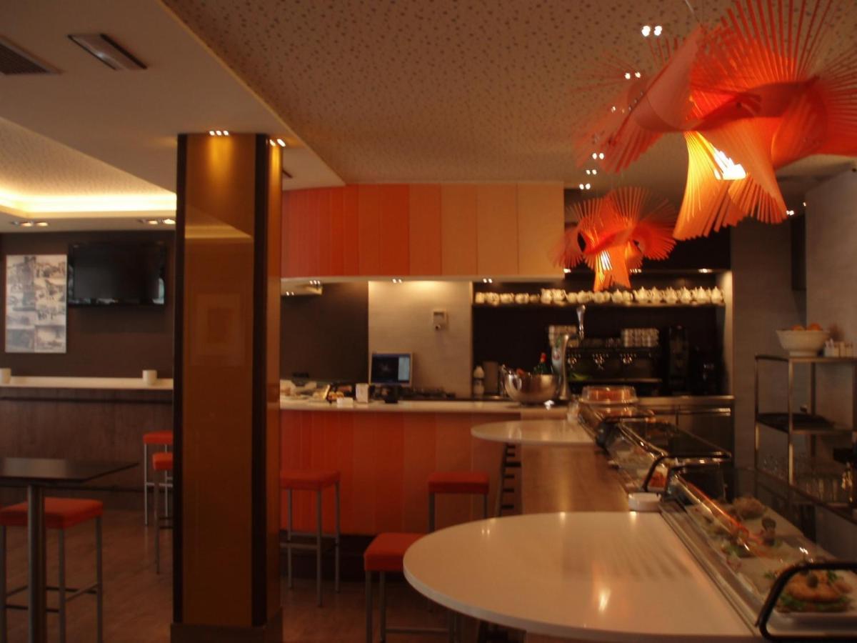 Apartamentos Ebro เรย์โนซา ภายนอก รูปภาพ